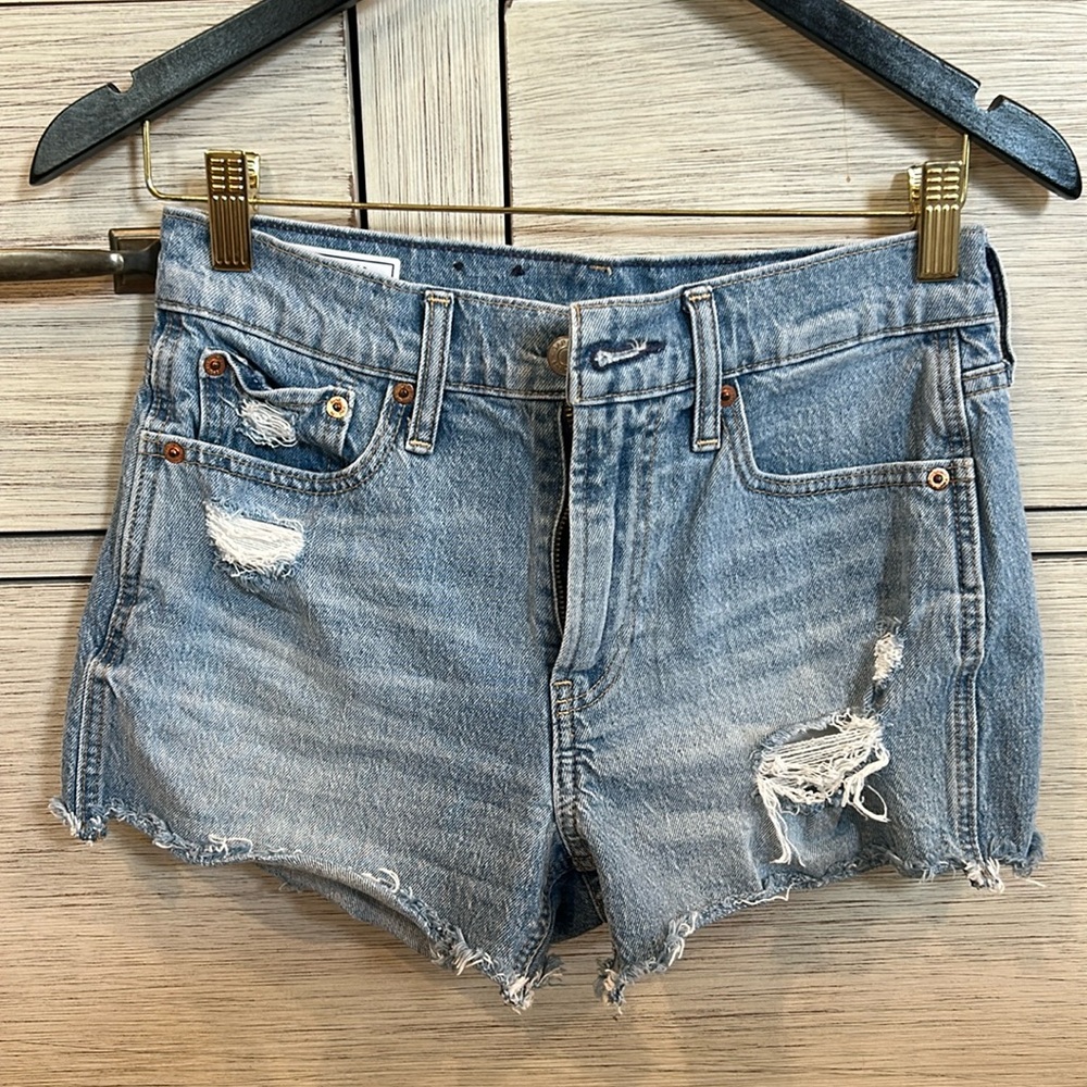 GAP 3 Inch Cheeky High Rise Short